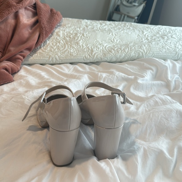 Madden Girl heel shoe light pink/white lightly worn - Picture 4 of 4